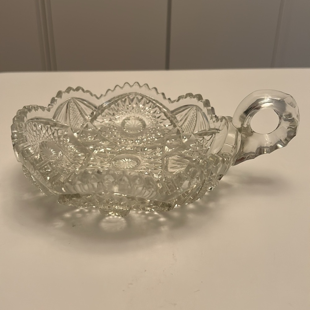 Lot of 2 Vintage Clear Cut Glass Bowls Serving Dishes Set - Picture 4 of 5